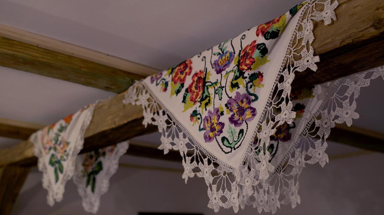 Iz De Maramures Rural (adults Only) Farm stay Surdesti (Maramures)