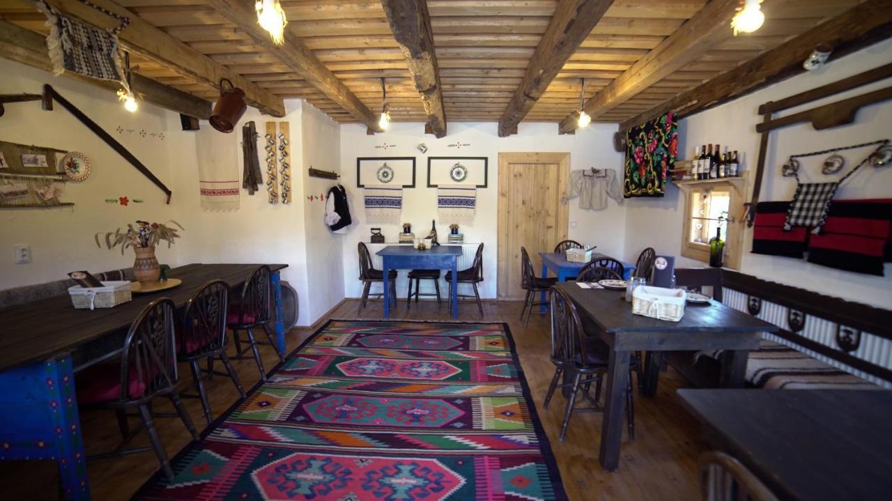 Iz De Maramures Rural (adults Only) * Surdesti (Maramures)