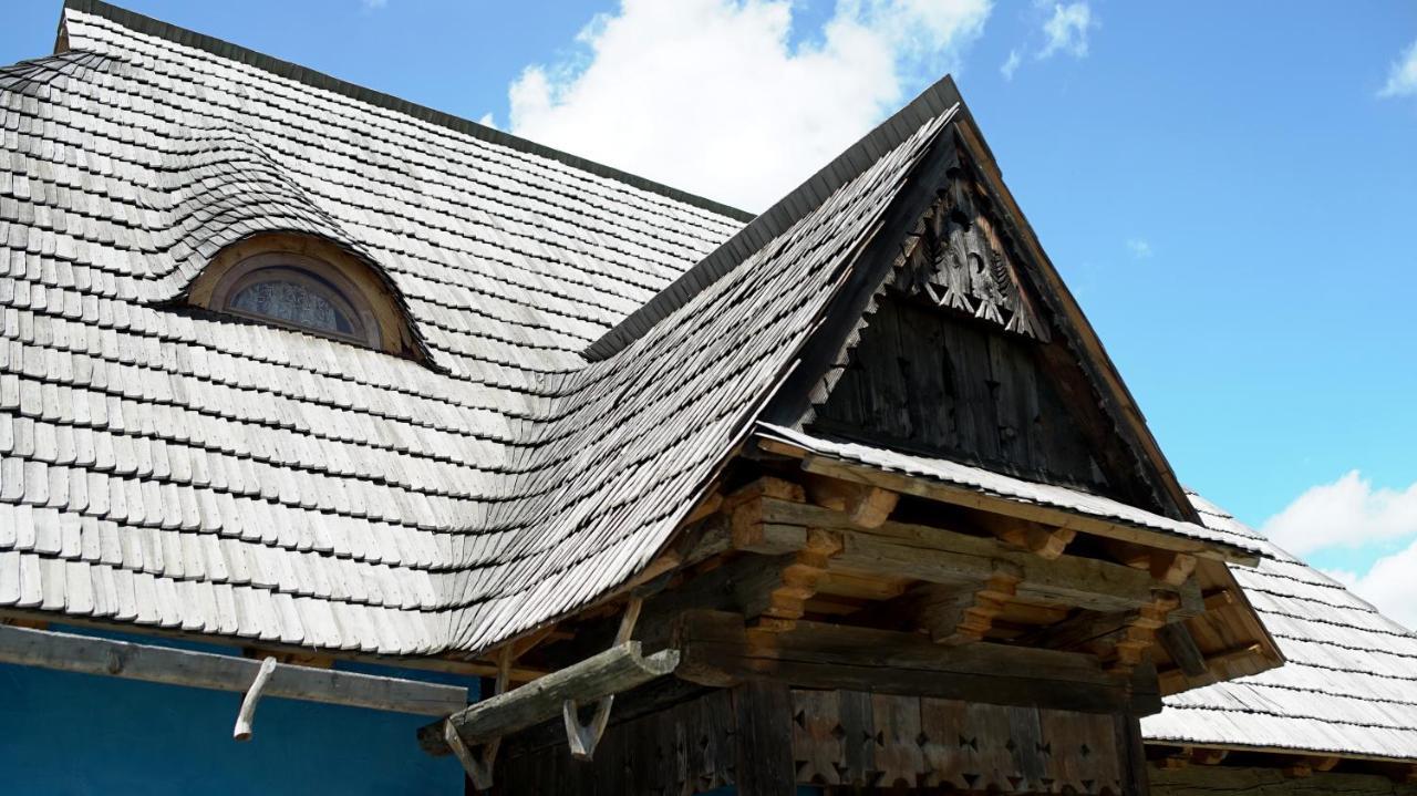 Iz De Maramures Rural (adults Only) * Surdesti (Maramures)