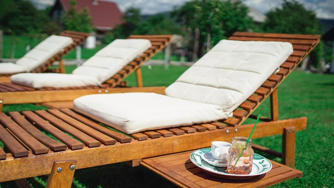 Iz De Maramures Rural (adults Only) * Surdesti (Maramures)